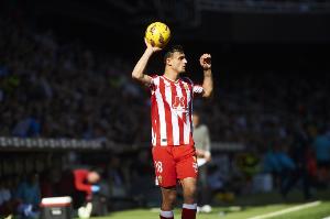 社区互动-罗马诺：狼队推进签约阿尔梅里亚右后卫普比尔，对话正在进行中