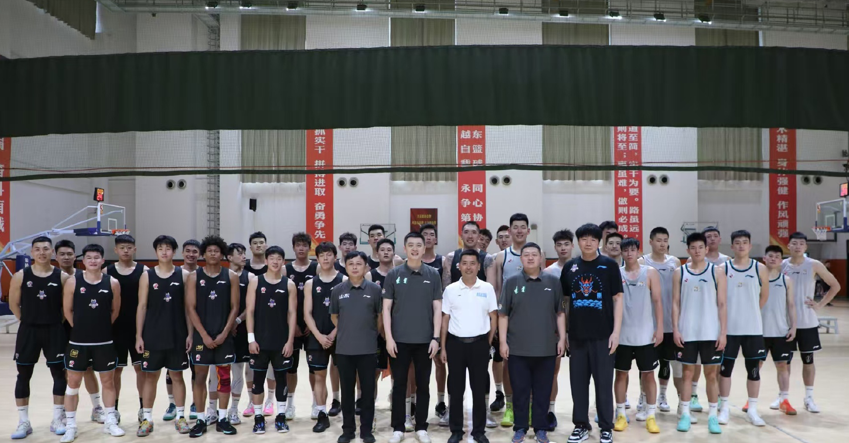 赛事直播-辽宁男篮官方晒与山东进行教学赛：此前参与打群架的U21队员彭泓森在列