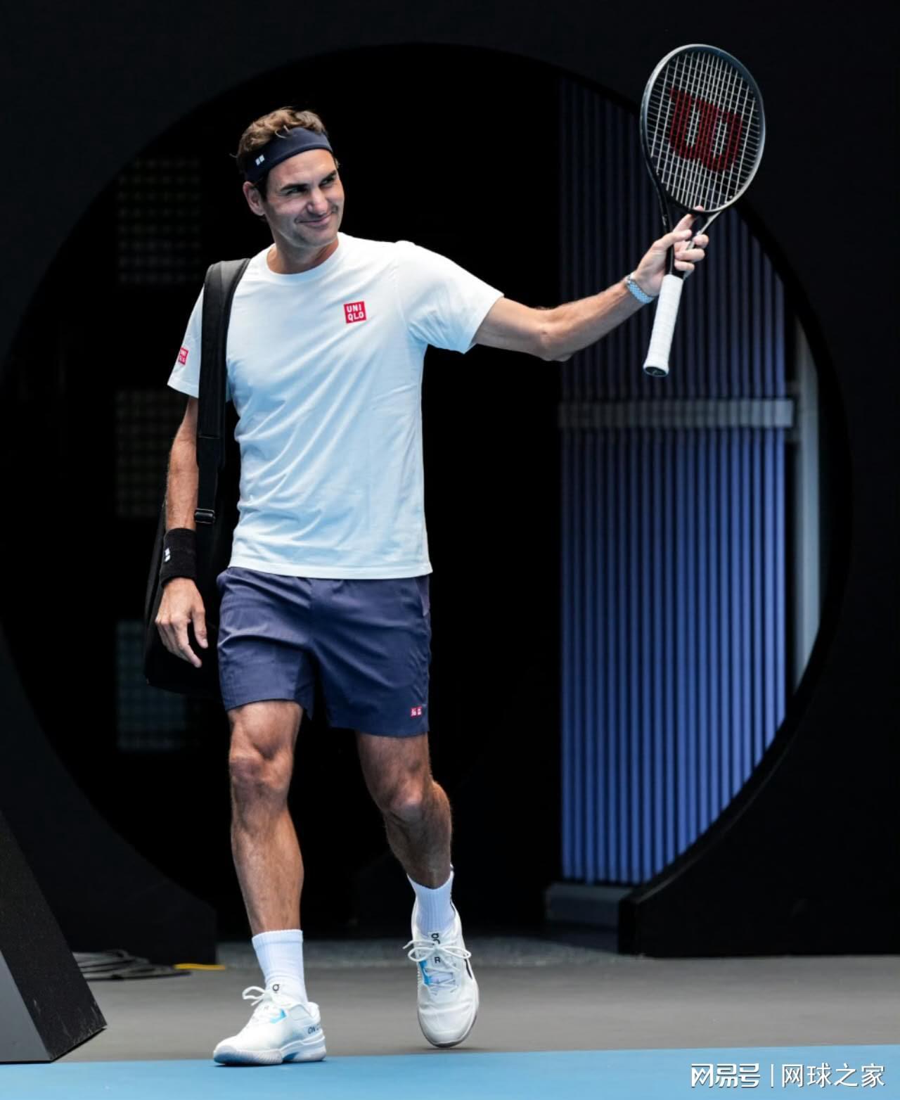 体育娱乐-44岁费德勒重返澳网抢七横扫鲁德燃爆球迷，德约化身迷弟现场观战